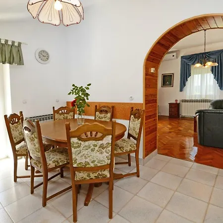 Zdenka Apartment *